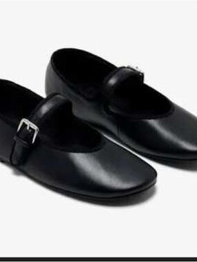 Classic Black Mary Jane Flats with Buckle Strap